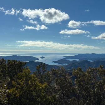 八祢宜山頂上
五ヶ所浦方面