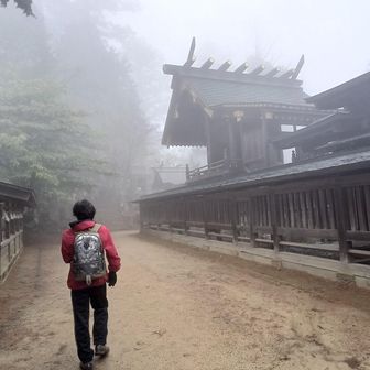 奥の院遙拝所へ