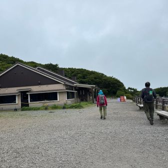 雨が降り出しました☔
みるみるうちに合頭山も雨雲に覆われていきます。
くじゅうは無念の撤退😅

玖珠に移動して別のお山に行きましたとさ🤗