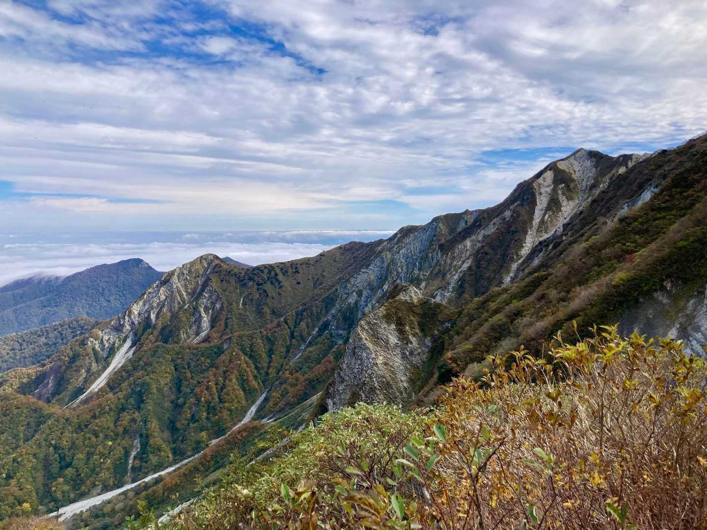 大山行者コース | 北壁と海を望む中国地方の最高峰。下山後は豪円湯院への写真