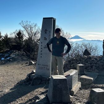 雲取山頂（2017ｍ）。東京都最高峰。
かれこれ単身赴任12年目突入を前に、12回目の登頂！
スカイツリーよりよく登ってるで！😁 