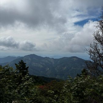 奥瓢ヶ岳山頂から南の眺望

今淵ヶ岳と言うらしい
見た感じ良さそうなので登ってみたい