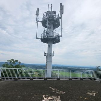 上がると目の前に
携帯のアンテナかね