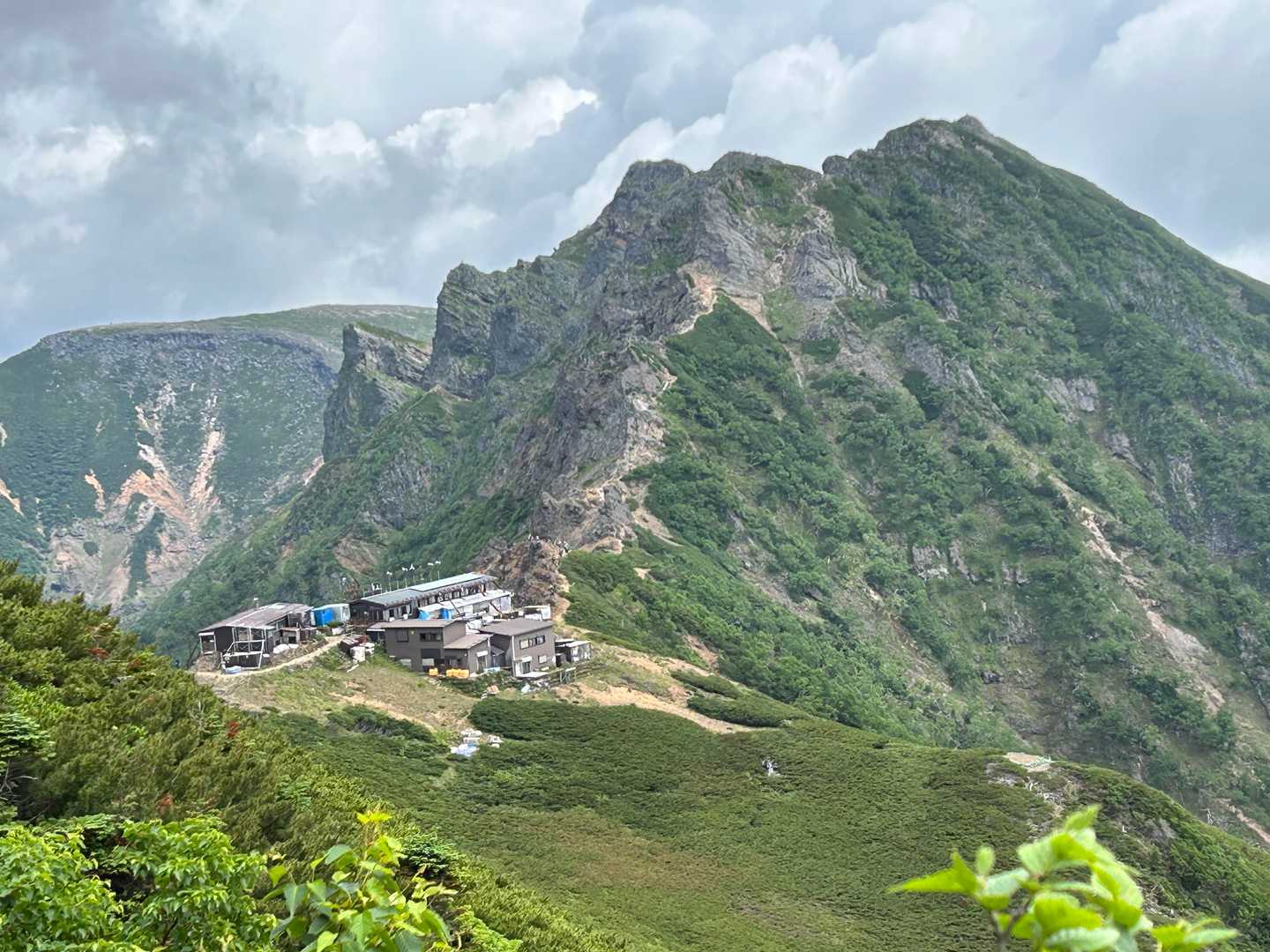 赤岳展望荘🛖と横岳⛰️