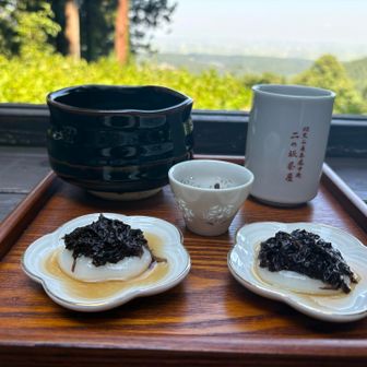 岩のり餅は初めて食べました。一般的な岩のりとは少し違う自然な味ですごい美味しいです。お餅もすごい美味しいです😍旦那の青きなこのお餅とあんこのお餅も美味しかったです。山形はお米と海苔が美味しいです😍