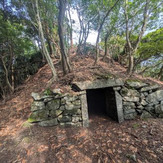 雌岳　祠?