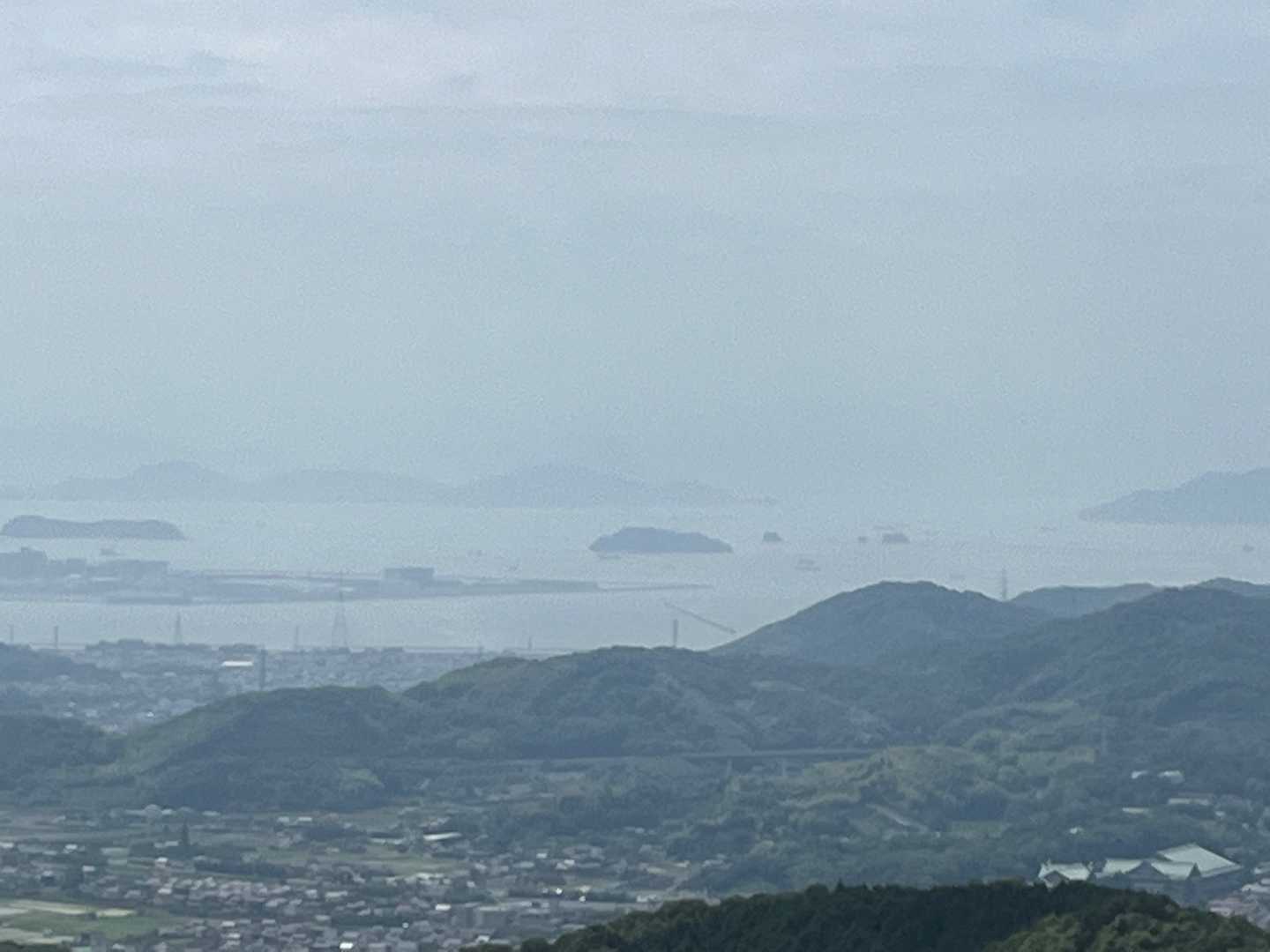 ずっと見ていられるけど、もっと暑くなりそうなので早々に下山します。