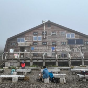 ８合目避難小屋