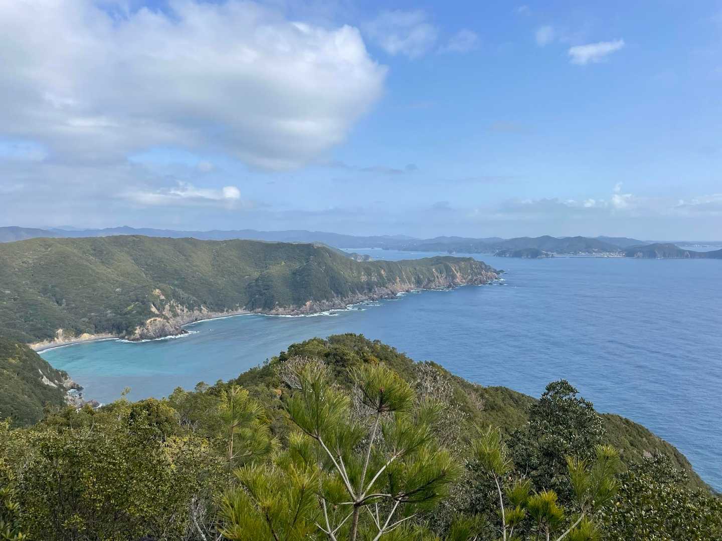 この地形と海の美しさに心奪われました💛