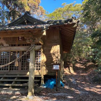 鈴嶽神社の横が女鈴への登山道