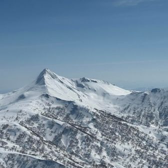 昨年登った群別岳
どっちから登っても尖ってるなぁー🤣