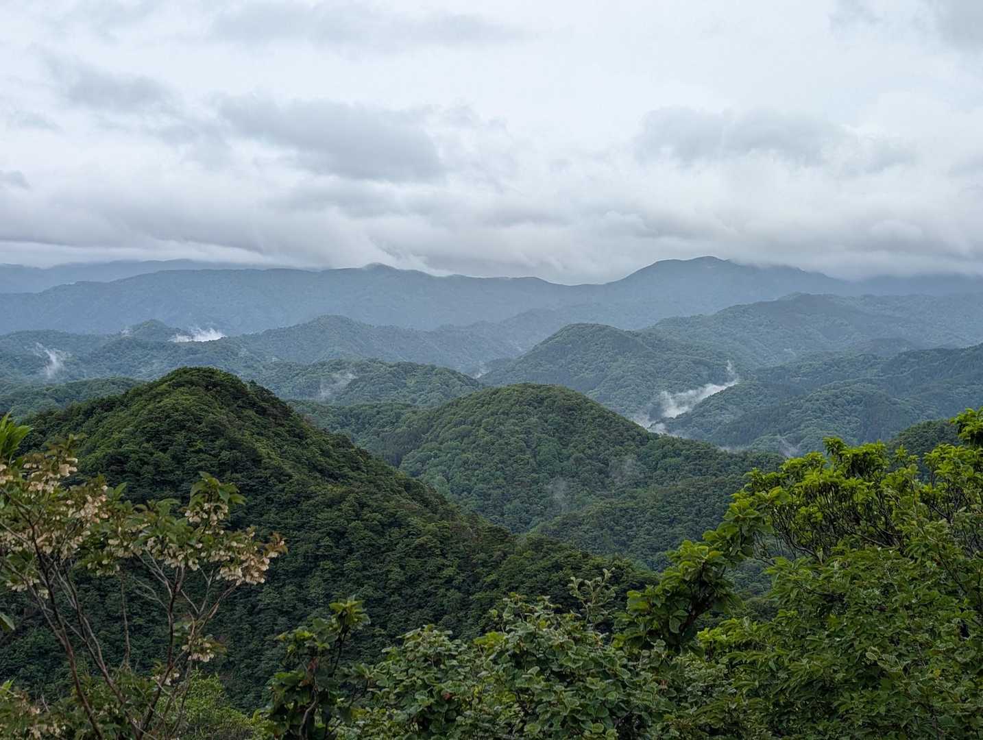 三童子山足谷登山口-三童子山-鞍掛山-西ノ谷登山口 縦走コースの写真