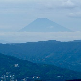 先週は野口五郎岳や水晶小屋から富士山を見たけど、正反対の方角から富士山を見ている〜🗻
不思議な感じ😆