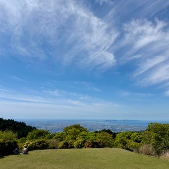 えぇ天気です☀️☘️🎐この時期の水墨画っぽい雲好きなんですよね〜