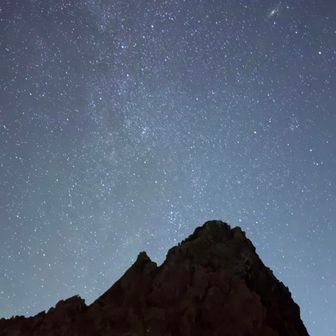 iPhoneでも星撮れると聞き、カシオペヤ座とアンドロメダ銀河は捉えました