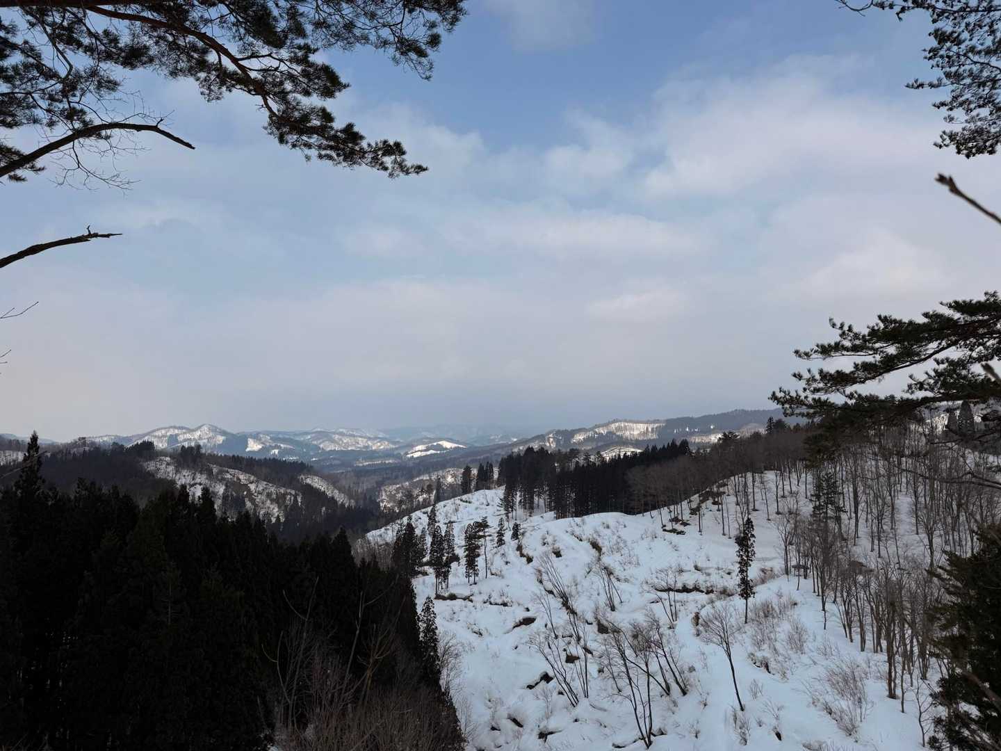 下山中
横手県南方向
鳥海山は当然みえん笑