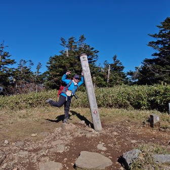 山頂
やっと百名山77座だ