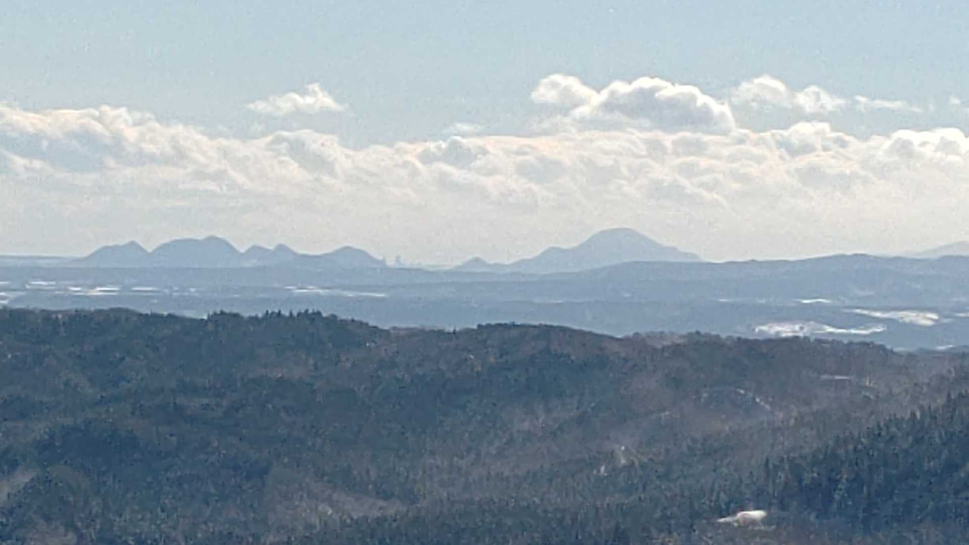 七ツ森と真ん中に高層ビルがみえます🏙️