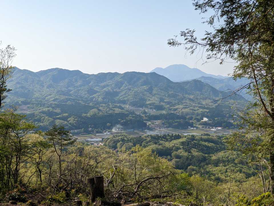 あの向こうの山は男三瓶だそうです