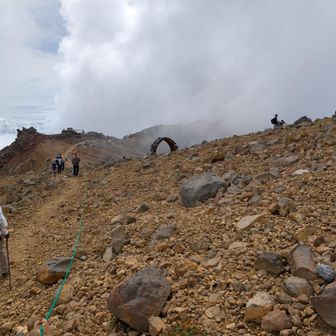 この先で、剣ヶ峰コースと合流