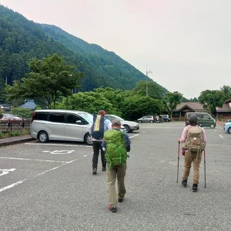 人気の山なので、休日はほぼ満車