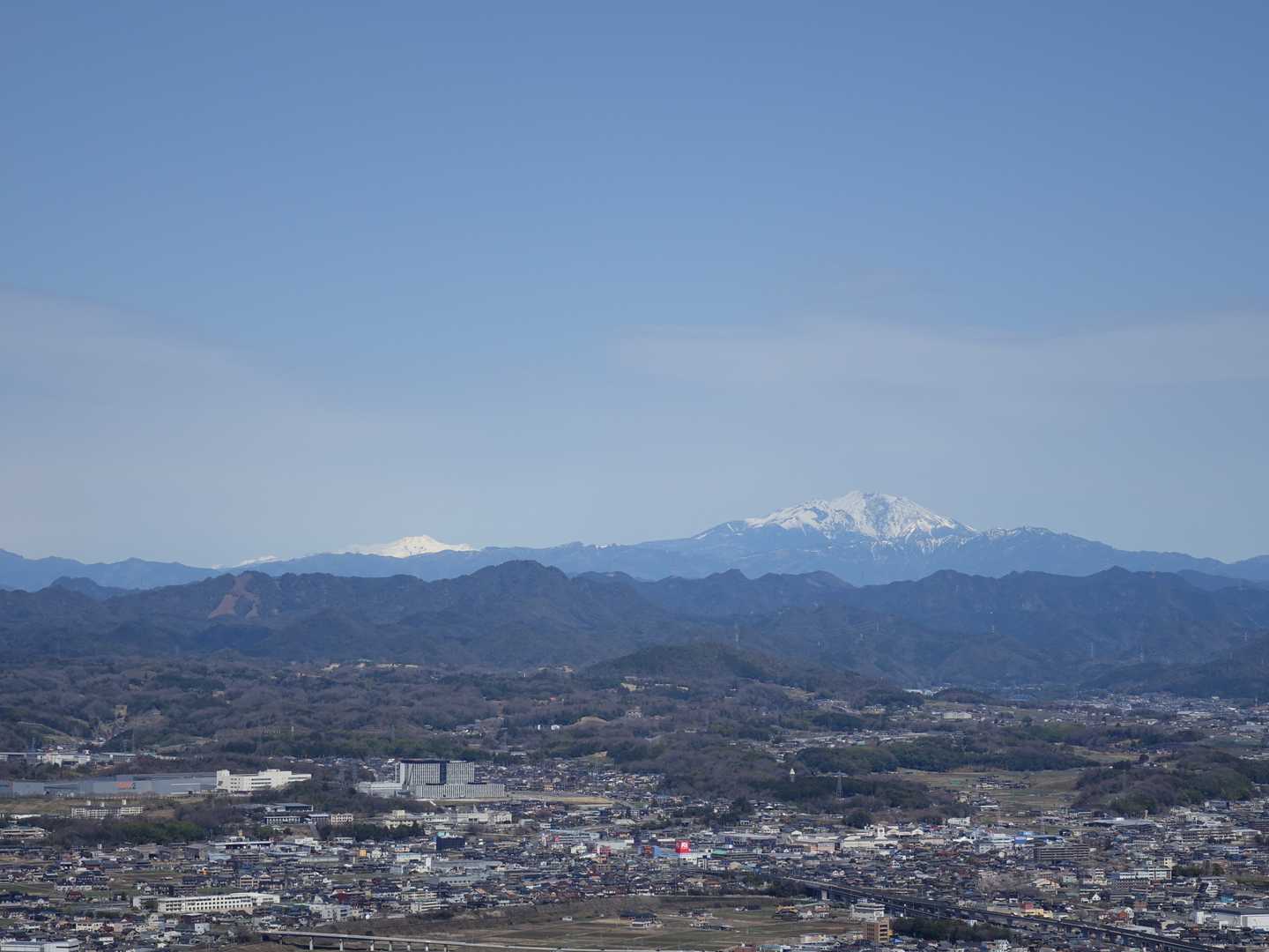 御嶽山と乗鞍岳。