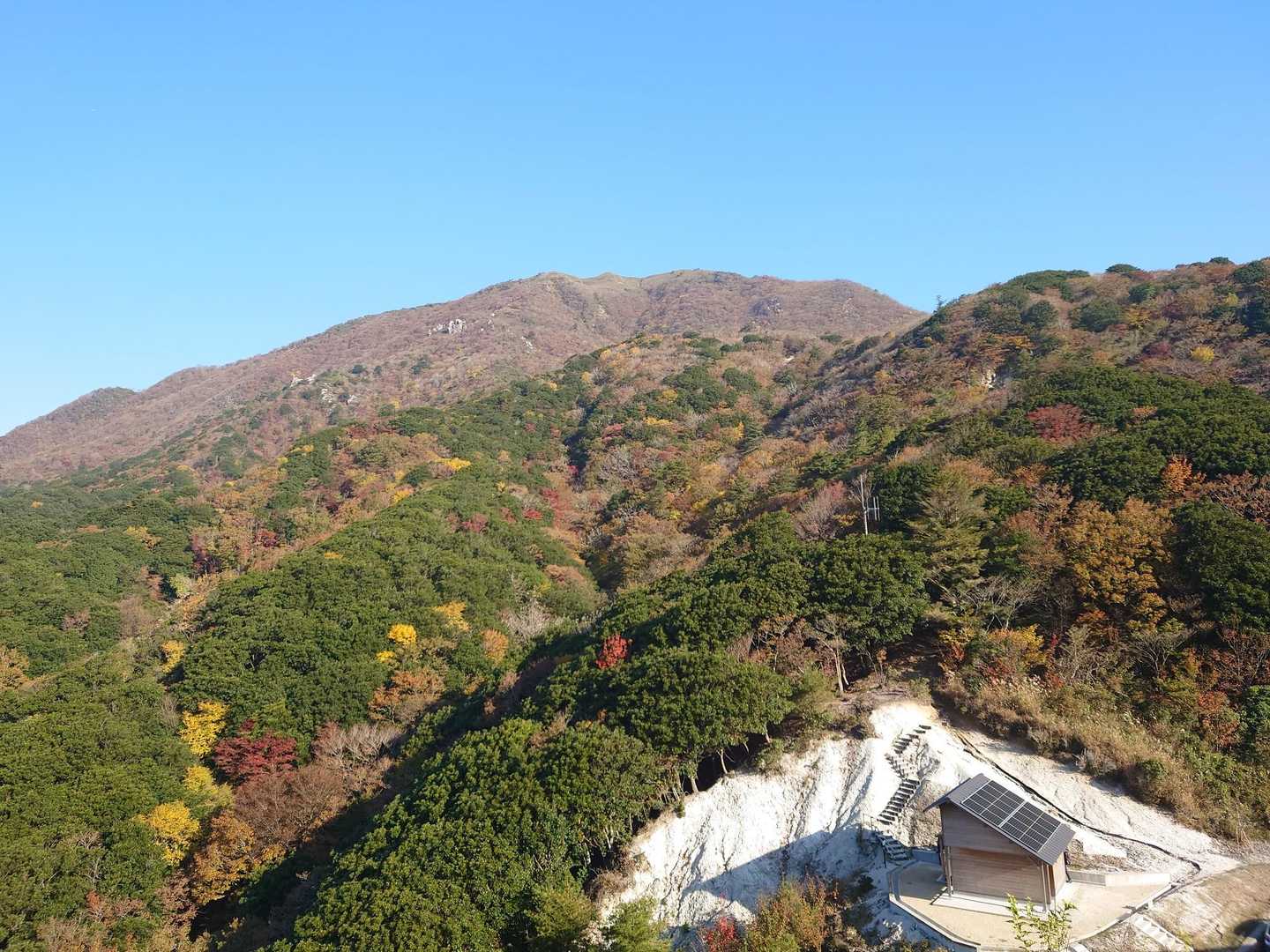 2年振りのイシグレトウゲ
前回は🈁から🐉サマに登りました！

カバーは、🐉 ですが、
今日は 見・て・る・だ・け〜（笑）

右下には新しく出来た 🚻
🐉をバックにシャカサマたずねにGo〜😁

本日は世界名作劇場パロディーのためカタカナ表記ご容赦🙏
