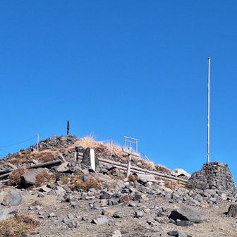 高千穂峯山頂の鉾✨