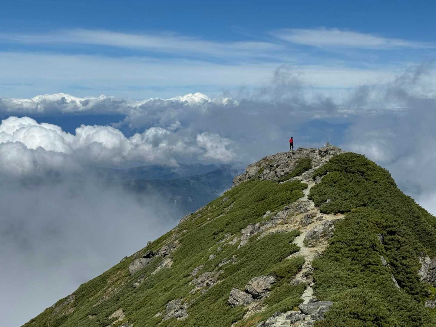 でも一瞬晴れ間が
あちら西峰、これはステキな一枚🥹🥹