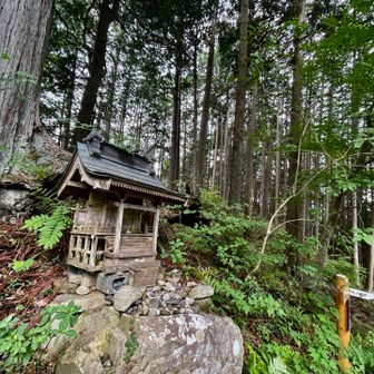 休憩ベンチは人でいっぱい🈵

休みたかったけど無事下山のお礼詣りだけして先に進みます😅