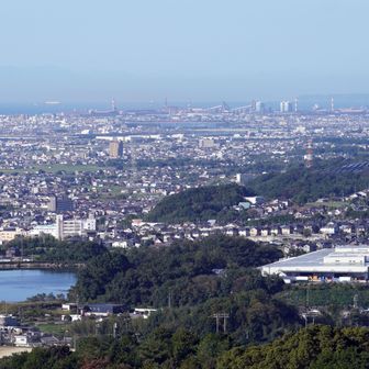 西展望台から和歌山市方面
今日は、沖におのころ(沼)島が見える