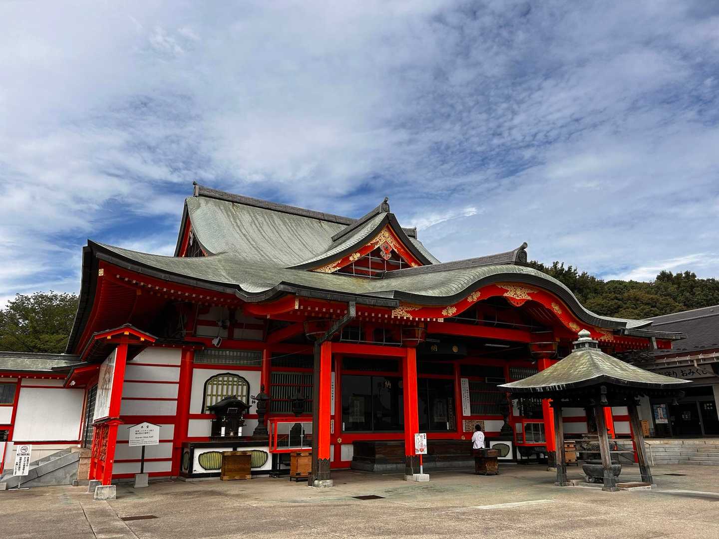 成田山　立派な社殿ですね
