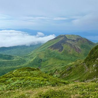 稜線まで登ると
小岳、女岳、男岳もクッキリ⛰️⛰️⛰️✨
（今は…）