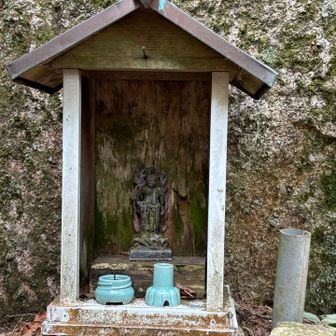 これから岩を潜らせていただきます🙏