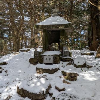 40回目の仏頂

帰りもチャリだし、やっぱ三郡山はやめとこ😅お腹もすいたし。
三郡山行ってたら家に帰るのが5時くらいになってたかも。
ここでやめておいてほんとよかったです😅