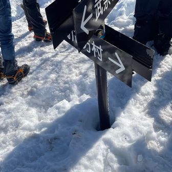 昨日居酒屋で声かけられて武奈ヶ岳頂上で待つって言った人に似てた笑😆