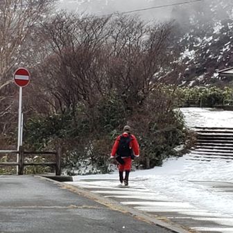 今日はクリスマス🎄

サンタさんと遭遇🎅お菓子を戴きました🍫

※この後、山頂でホワイトクリスマスを堪能することになります(笑)