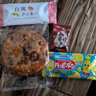 食後のデザートはみかんゼリーやめて山友さんから頂いたお菓子✨
頂いたお菓子どれも美味しかったです🤗
（もみじ🍁饅頭もいろんな種類が楽しめてとても嬉しかったです💖）