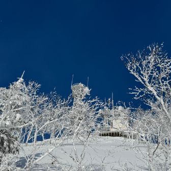 ちょうど山頂で🟦🤍📡