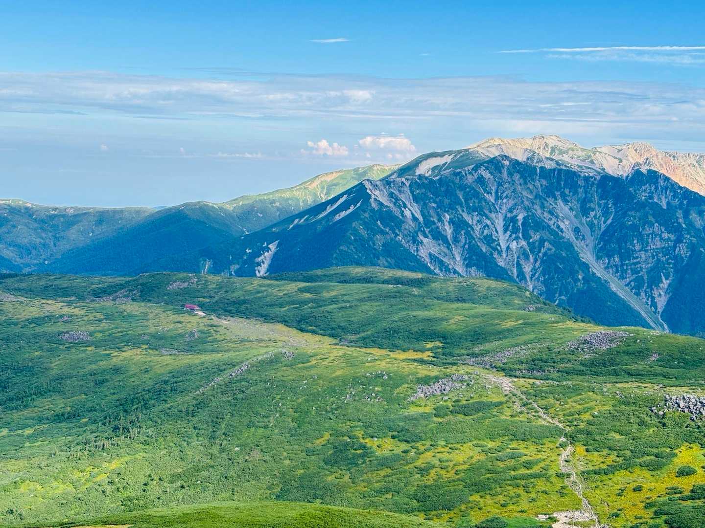 雲ノ平の全景📸
左の方に雲ノ平山荘🎶