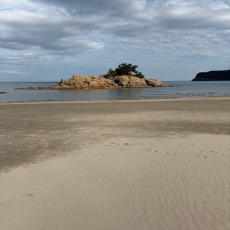 浦富ビーチからの向島恵比寿神社🙏