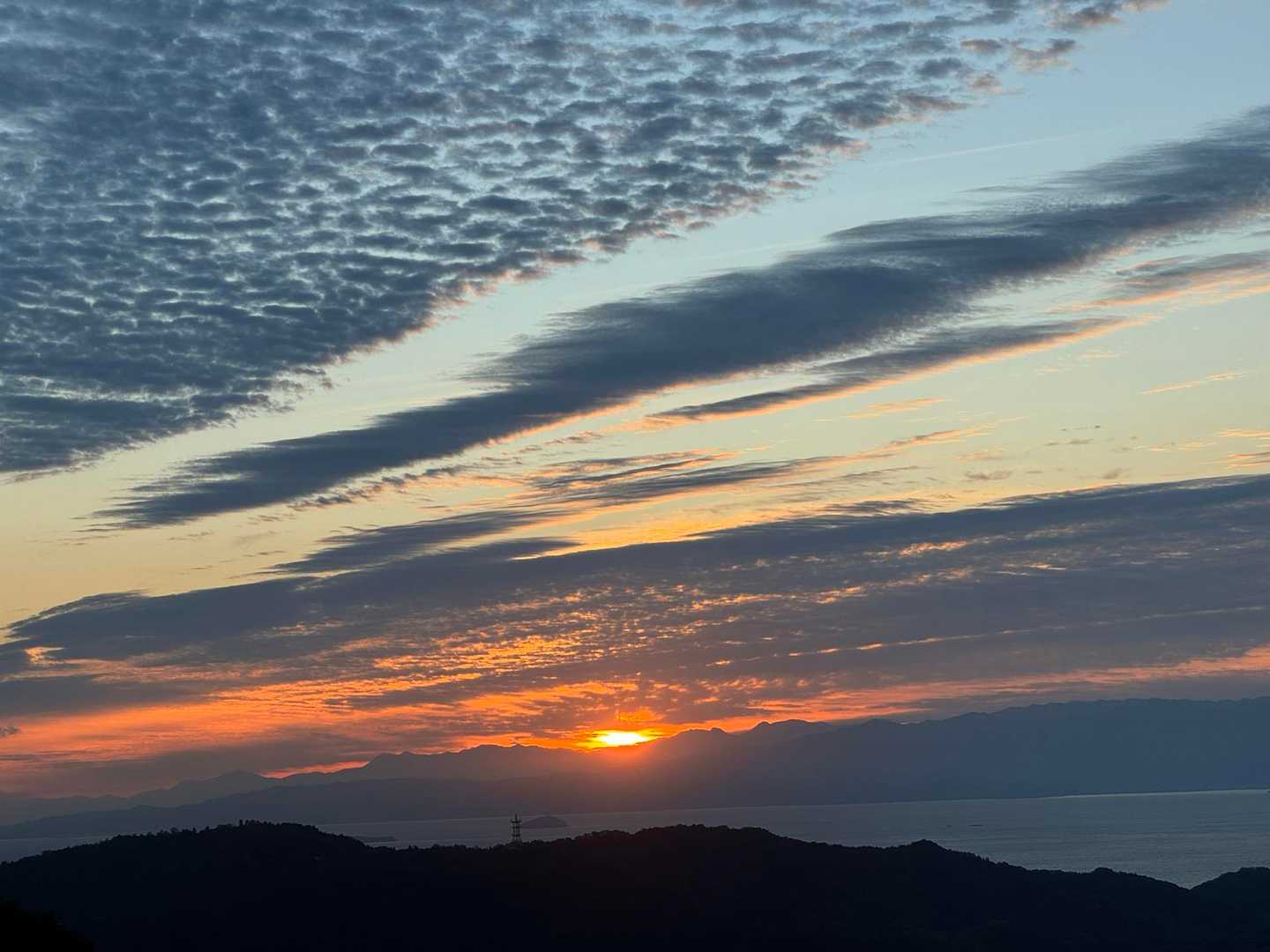 御来光を待ちましたが…
今朝は雲の中でした。。