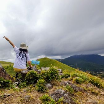 小にぎり山とうちゃこ🏔🙌
バックに見えるのはおにぎり山🍙