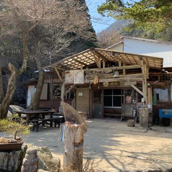 藤内小屋。
ジュースとか買えるみたい。