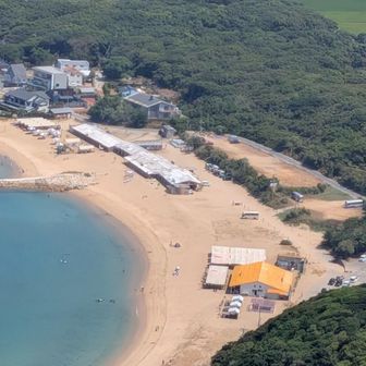 ズームで海水浴場🏖️

あまりの暑さに…まばら🚶だね😖