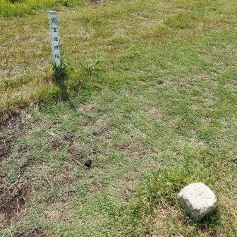 三角点はすぐに見つかった。標高は844.9m。