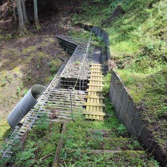 恐らく最新式の急勾配用の堰堤？土留工？（正式には何ていうのかな）