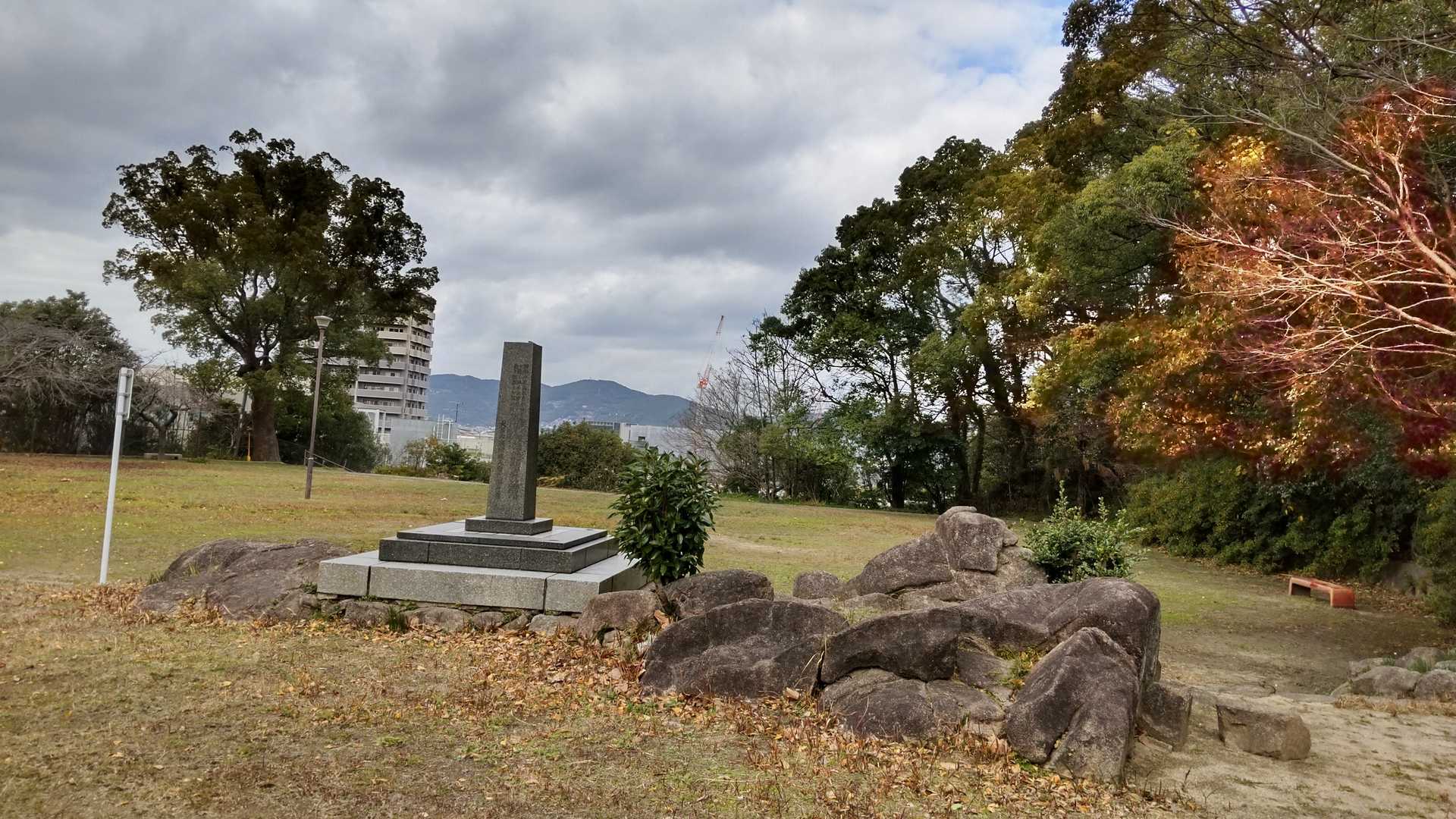 広場から更に上がると