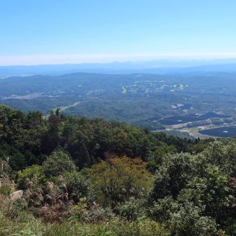 こんな感じ(展望東屋から)
大洞山、尼ヶ岳は解りました😄