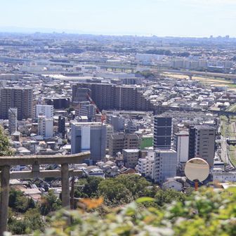 車で近くを走るたび見える秀望台
ずっと気になっていたところです。